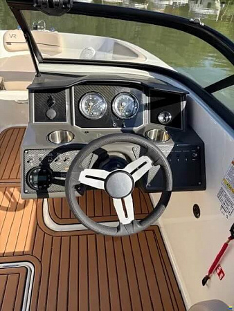 Катер Bayliner VR6